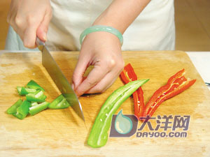 雙椒爆魷魚圈的做法(圖解)-