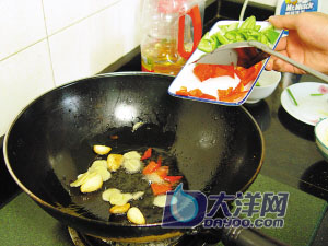 雙椒爆魷魚圈的做法(圖解)-