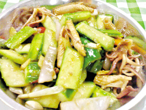 夏日菜譜：鮮蔬燴魷魚的做法-