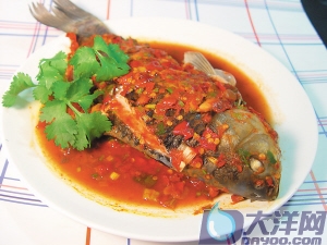 豆瓣醬蒸鯽魚的做法（圖解）-